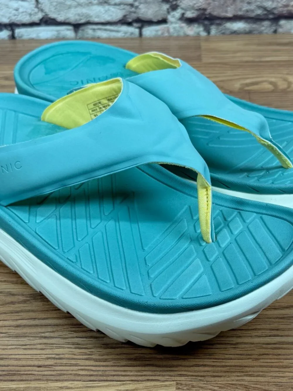 Vionic Restore Blue Beach Walking Outdoor Flip Flop Sandals Mens 10.5 Woms 12